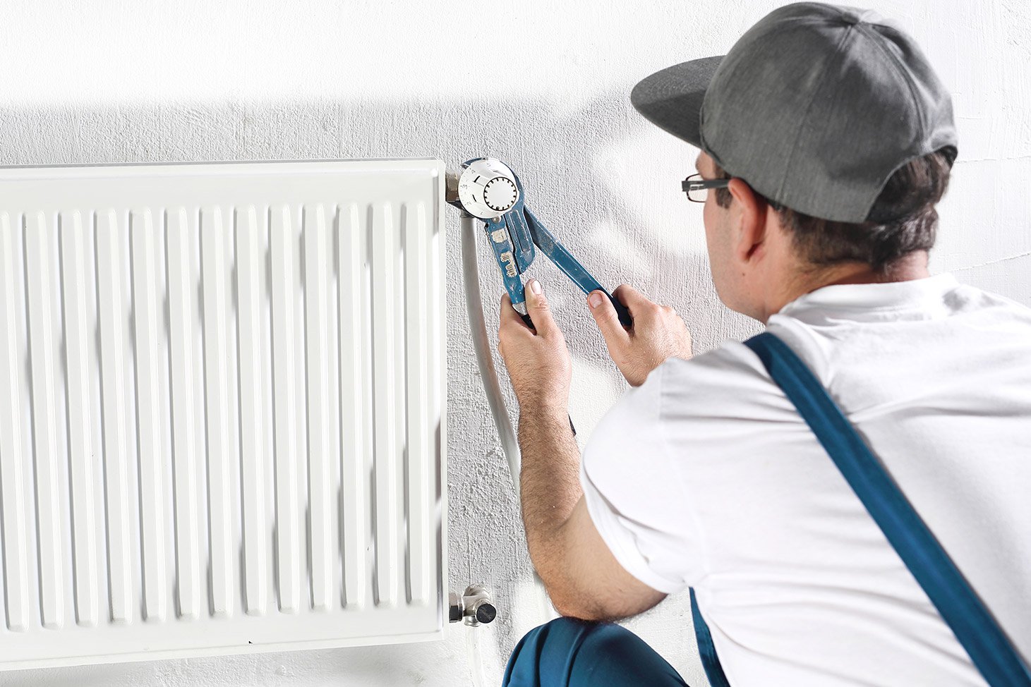 Herramientas de fontanería y gas para la reparación de equipos de agua caliente